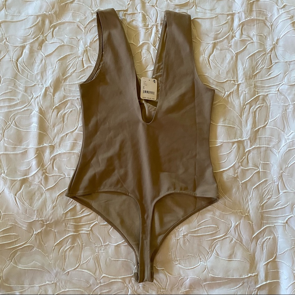 Free People Keep It Sleek Plunging Neckline V-Neck Bodysuit NWT - Picture 11 of 13